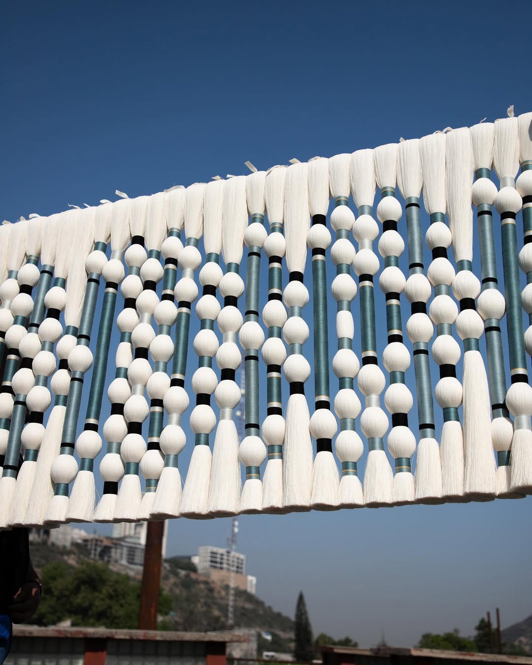 Bruma Azul – Macramé Artesanal en Tonos Fríos Mexican Wall Hanging / Luxury inspriton / Wall Decor / Macrame Wall Hanging / Caralarg Decor