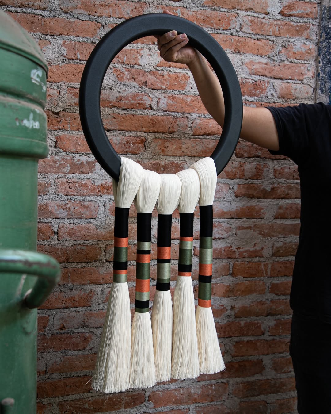 Atardecer Urbano – Tapiz Macramé en Naranja, Negro y Gris Mexican Wall Hanging / Luxury inspriton / Wall Decor / Macrame Wall Hanging / Caralarg Decor